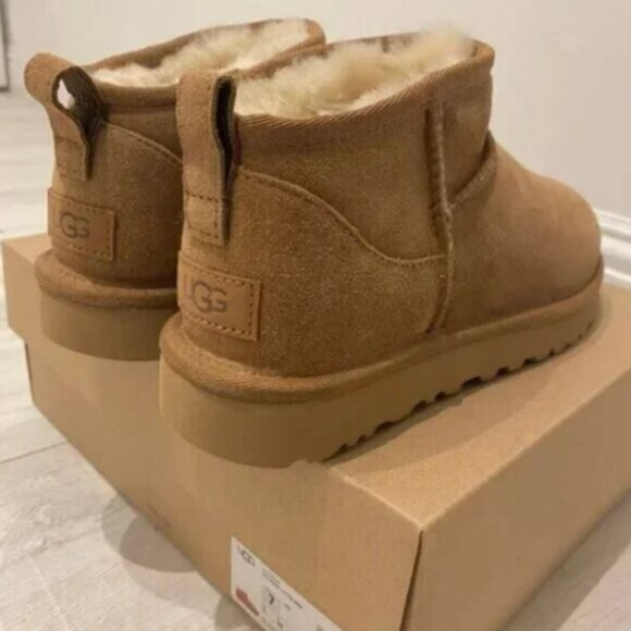 New Ugg Womens mini Snow boots - Picture 2 of 6